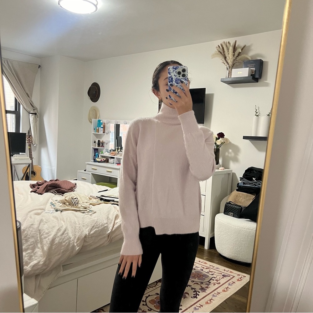 Vince turtleneck light pink sweater